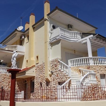 Artemis Luxury Villa Palaiontsiflikion Exterior photo